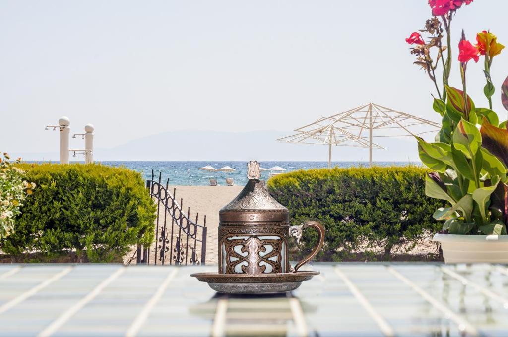 Colophon Beach Otel Gumuldur Exterior photo